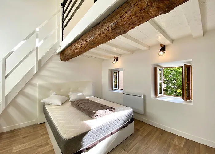 O Berge De La Cite Nocleg ze śniadaniem 3*